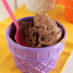 Σπιτικό Frozen Yogurt σοκολάτα με 2 υλικά, θα ξετρελαθούν τα παιδιά αλλά και οι μεγάλοι!