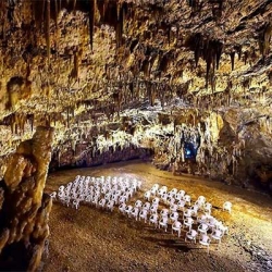 Αυτό είναι το σπήλαιο στην Ελλάδα που γίνονται συναυλίες! [vid]