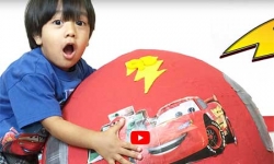 Ένας 6χρονος youtuber με εισόδημα $11 εκατομμυρίων ετησίως [video]