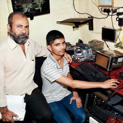 Ευφϋής 16χρονος φτιάχνει ηλεκτρονικούς υπολογιστές από απορρίματα!