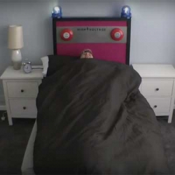 Με αυτό το κρεβάτι αν μπορείς μην ξυπνάς! [video]