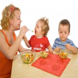 Πως θα μάθουμε το παιδί μας να τρώει σωστά [tips]